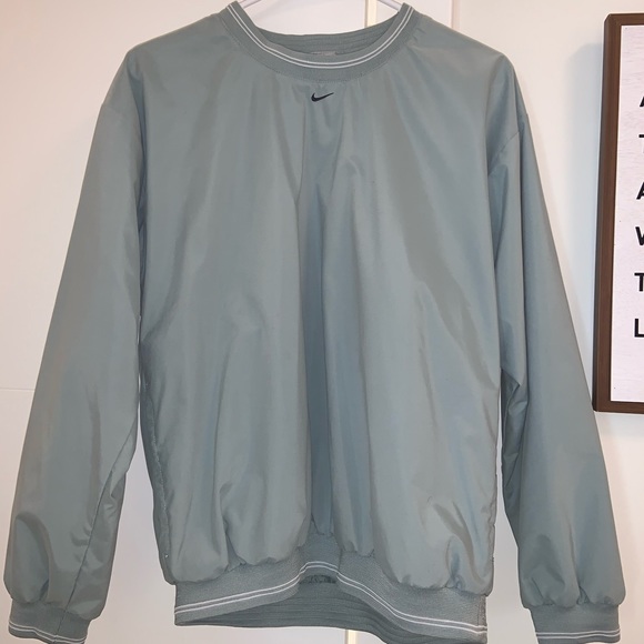 Nike Women’s Activewear | Pullover Crew Neck - Picture 3 of 7